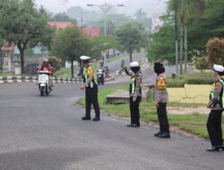 Kapolres Gunung Mas Turun Langsung Pantau Pengaturan Lalu Lintas di Titik Rawan