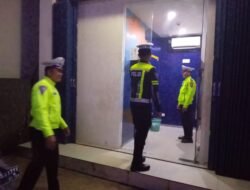 SATLANTAS POLRES BARTIM TINGKATKAN KESIAPSIAGAAN MALAM HARI DI KAWASAN BANK MANDIRI
