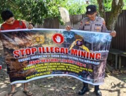 PERSONEL POLSEK PULAU PETAK LAKSANAKAN SOSIALISASI ILEGAL MINING KE MASYARAKAT GUNA PENCEGAHAN TAMBANG LIAR DI WILAYAH KECAMATAN PULAU PETAK