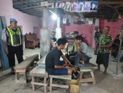 ANGGOTA POLSEK PULAU PETAK LAKSANAKAN PATROLI MALAM, GUNA MEWUJUDKAN KAMTIBMAS KONDUSIF DI WILAYAH KECAMATAN PULAU PETAK