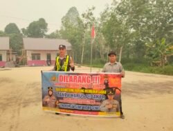 DALAM UPAYA PENCEGAHAN KEBAKARAN HUTAN DAN LAHAN, PERSONEL POLSEK PULAU PETAK SOSIALISASIKAN SANKSI PIDANA PELAKU KARHUTLA KE MASYARAKAT KECAMATAN PULAU PETAK