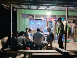 ANGGOTA POLSEK PULAU PETAK LAKSANAKAN PATROLI MALAM, GUNA MEWUJUDKAN KAMTIBMAS KONDUSIF DI WILAYAH KECAMATAN PULAU PETAK