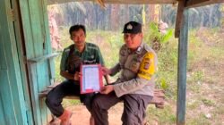 *CEGAH KARHUTLA SEJAK DINI, POLSEK PATANGKEP TUTUI SOSIALISASIKAN SANKSI PIDANA PEMBAKARAN HUTAN DAN LAHAN KEPADA PEGAWAI KEBUN DAN WARGA*
