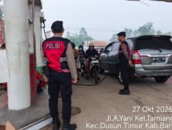 *CEGAH KERIBUTAN DI SPBU, TIM PATROLI PRESISI POLRES BARTIM IMBAU WARGA TERTIB MENGANTRE BBM*