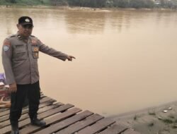 Antisipasi Banjir, Polsek Marikit Monitoring Debit Air DAS Katingan di Desa Tumbang Hiran